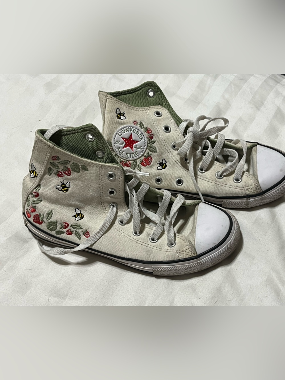 Converse Kids White High-Top Sneakers with Red Star & Green Lining